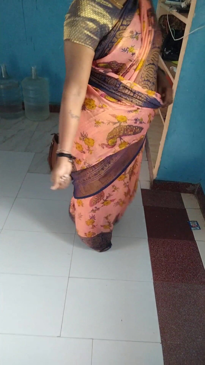 Tamil lesbian: Случайные разговоры пары куколдов