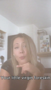 Fetiș cu ciorapi - Dulap sclav, adulmecă, linge și masturbează - Stăpâna Julia