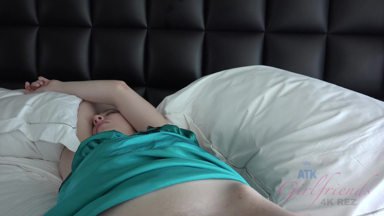 ATK Girlfriends: Sledujete, jak Trillium čůrá, než budete pokračovat v tvrdém šukání