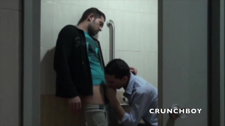 Crunch Boy: Сексуальну молоду арабку відтрахав топ латиноамериканець у громадських туалетах