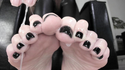 Feet lady: Spotta på svarta tår