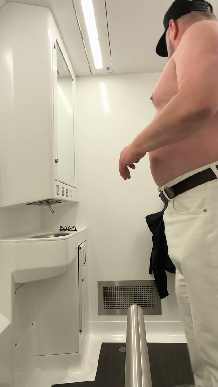 carolobear: Jerking in the Train Toilet