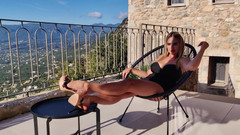 Goddess Lena: ギリシャ式テラスでのリラクゼーション