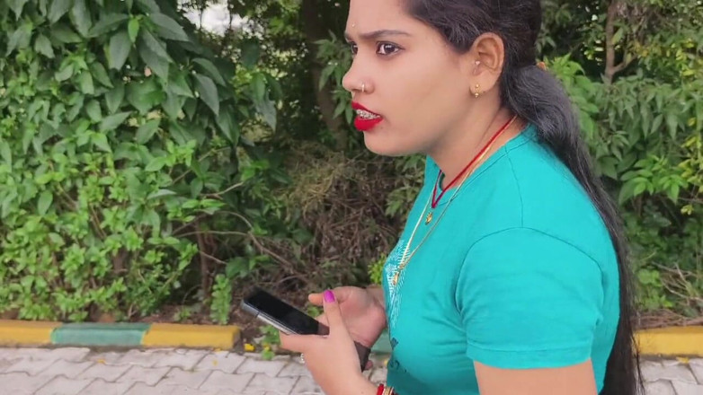 Sona bhabhi: उड़िया देसी पत्नी पार्क में अपने प्रेमी के साथ मजा लेती है