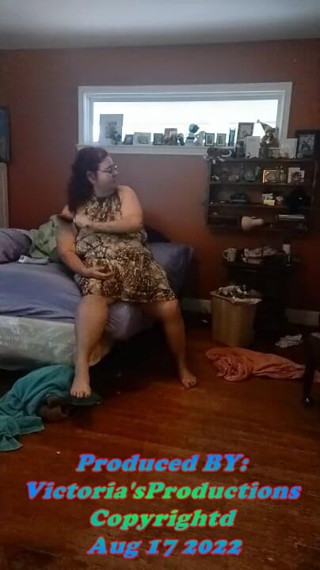 BBW nurse Vicki adventures with friends: Günaydın giyinme ve toz bakımı bölüm 1