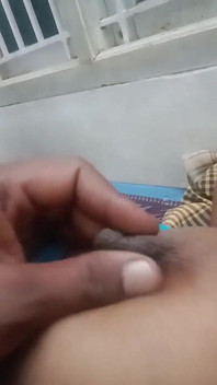 Tamil Girl. Menikmati
