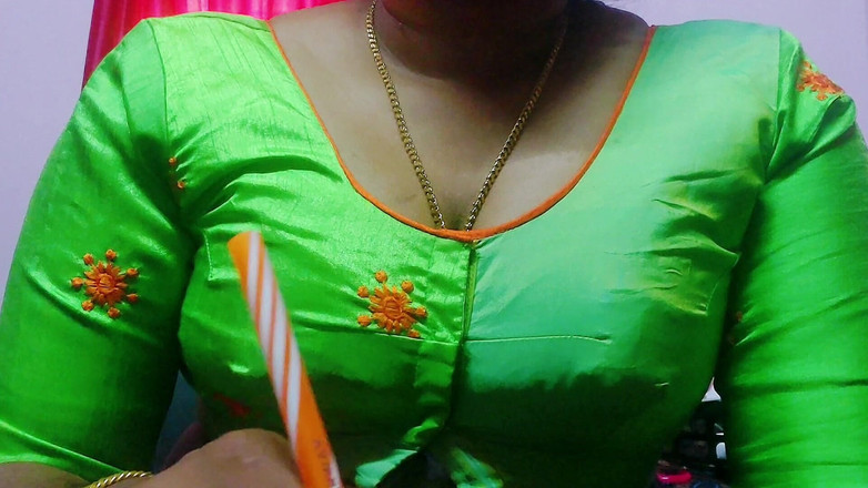 Desi Mohini: 热辣多汁的印度女人与已婚男孩出轨