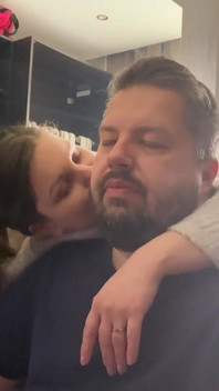 Nie obchodzi mnie to, że pracujesz chcę teraz twojej spermy