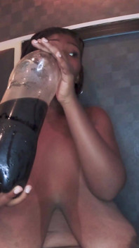 Bevendo Coca-cola E Ruttando