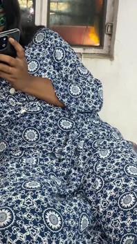 Seluar dalam adik tiri yang menghidu seluar dalam berakhir dengan baik! Saya menangkapnya mengongkek teman lelakinya dan kemudian dia mengongkek saya juga!
