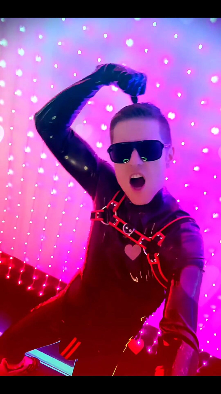 Roman Heart: Vidéo clip, sortie pour ma nouvelle bobine