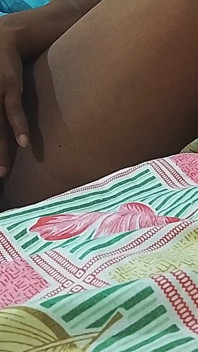 我醒来，用手指做了。
