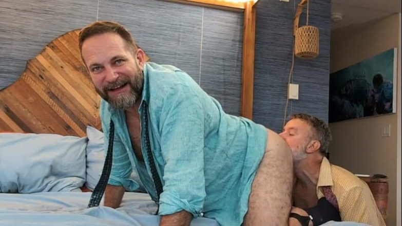 bearfoothunter: ดื่มด่ําพ่อเลี้ยงซีแอตเทิลในถุงเท้าและ Garters