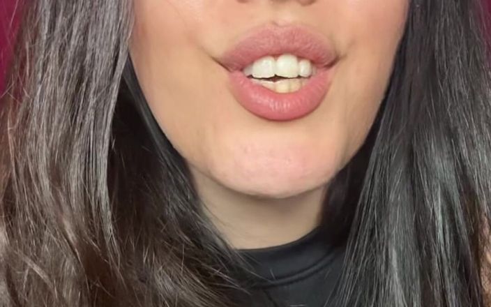 Young_strawberry: Niegrzeczna milf błaga o spermę i bawić się z nią