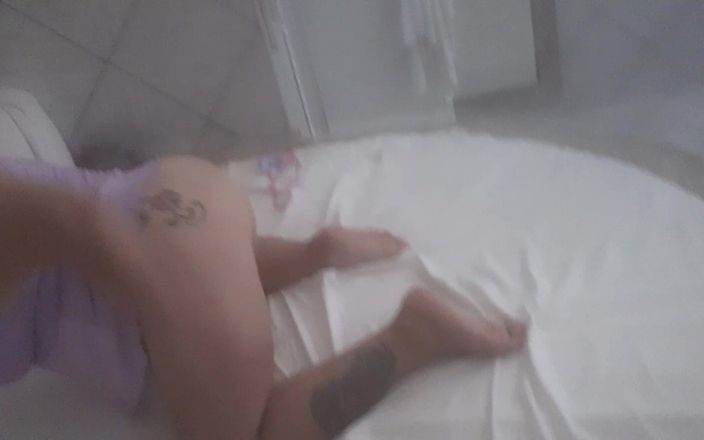 Tomsorte: Mătușa vitregă sexy se distrează