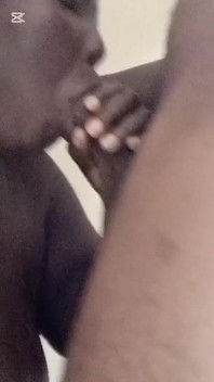 BBWの祖母が義理の孫にディープスロートフェラチオをさせ、セックスと顔に精液を塗る