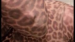 Nylon play: Pencambukan Leopard Penuh