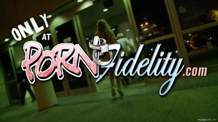 Pornfidelity: Ryan přivede svou těhotnou děvku, aby si hrála s Kelly