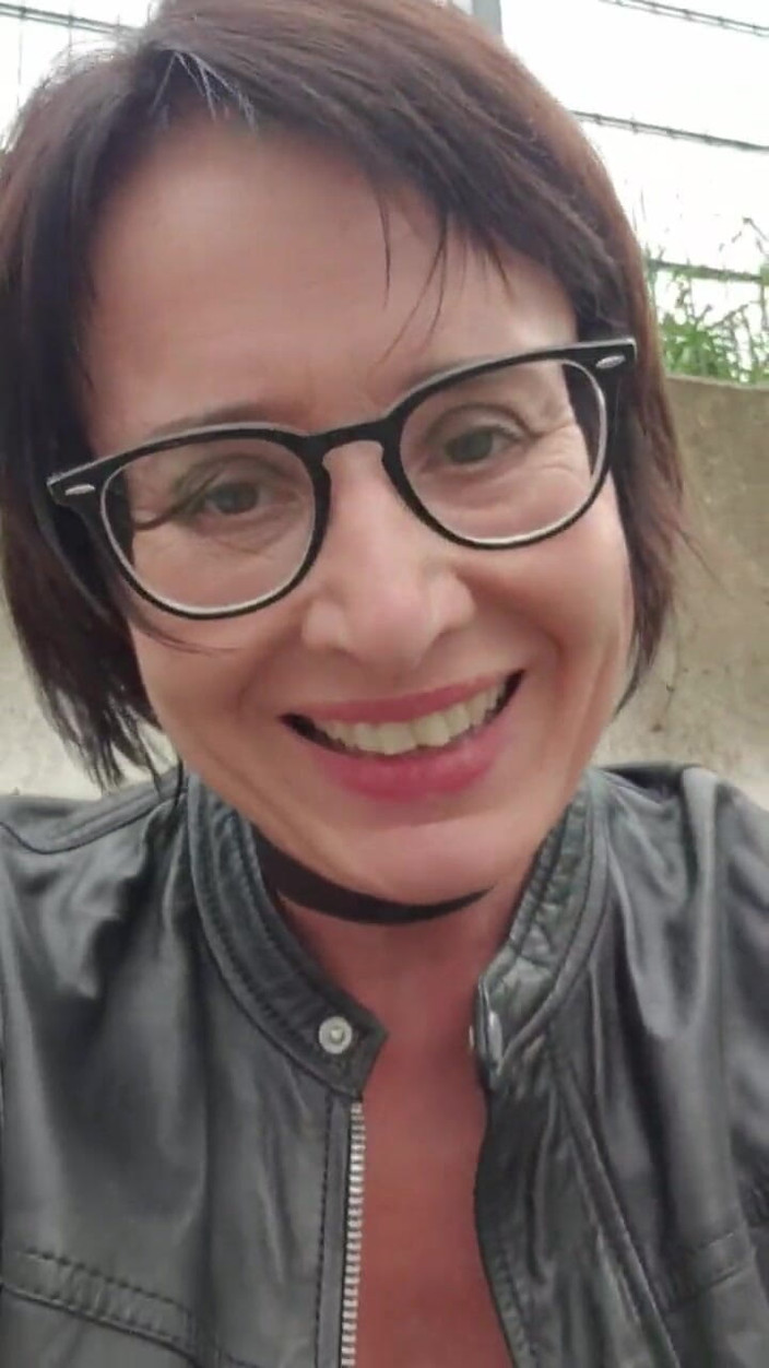 JulieEroticDress: Squirta nei jeans