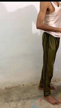 Tante seksi india yang datang ke play holi dibikin muncrat dan dibiarkan begitu saja.
