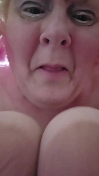 Ona šuká zezadu