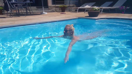 Dirty Tina: Natursekt am pool