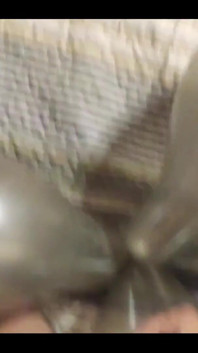 POV: Abspritzen auf silberne Ballons