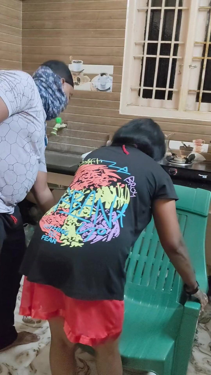 Thesana: Tukang paip bertuah dan pembantu rumah yang tidak bertuah