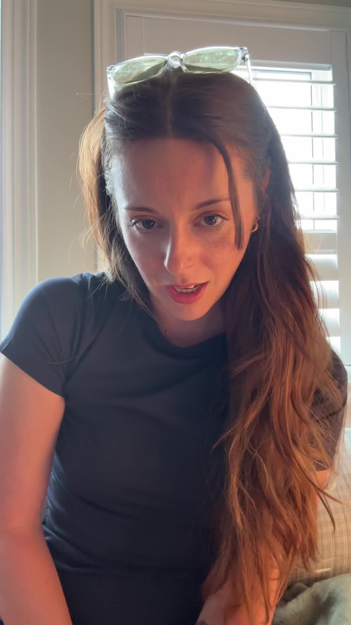 Nadia Foxx: Bunăciune în ochelari îți spune cum să te mângâi!