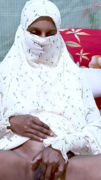 Video awek Pakistan menjolok tudung.