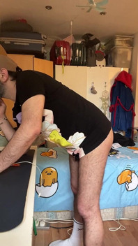 Estoy desnudo y en mi habitación para que me espien