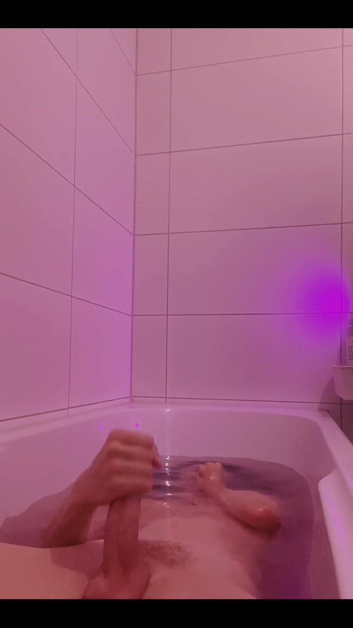 iamtonyrey: Sembra che ti piaccia il bagno della scorsa settimana