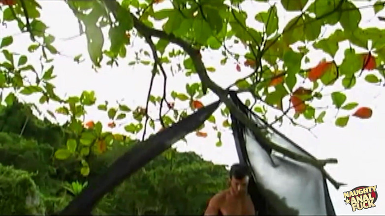 Naughty anal fuck: 해변에서 핫한 애널 섹스를 할 수 있는 로맨틱한 장소를 마련하는 예쁜 갈색 머리