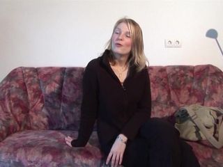 123XXX - 100% Amateurs: Horny Blonde Lady Stuffing a Dildo Deep Inside Her