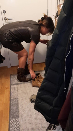 Leatherdress and Cowboy Boots thumbnail