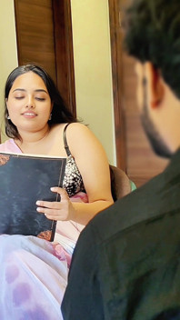 Sexy indická učitelka ošukaná studentem ve výukové třídě