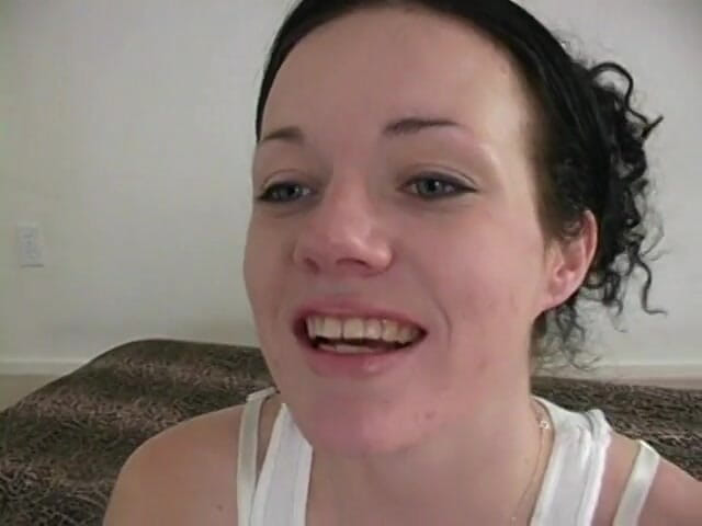 Femdom Sex: Amateur slut Erika sucks cock at casting