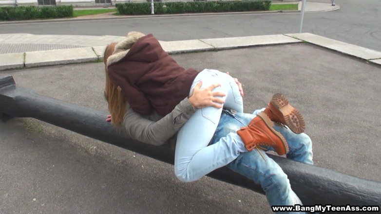 Bang My Teen Ass: Piękna nastolatka z dużym tyłkiem zostaje zerżnięta analnie na pierwszej...