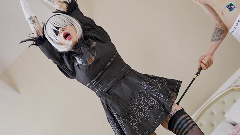 Karneli Bandi: Nier Automata 2b legata e scopata