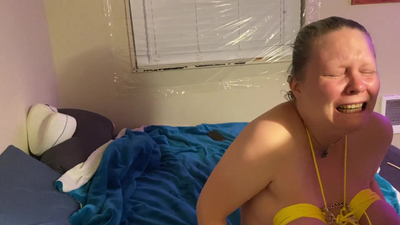 Hot potato girl: Tette legate, frustata, bastonata e fistata