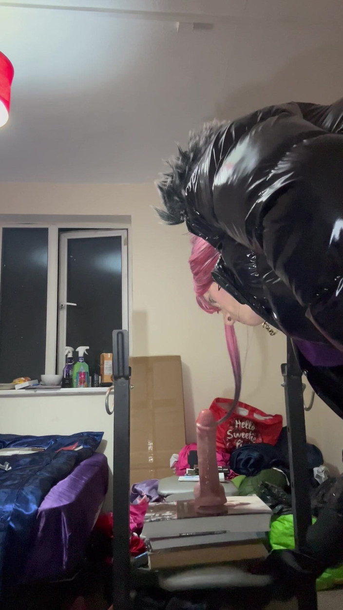 Jessica silk: Jess Silk डिल्डो की सवारी करती है