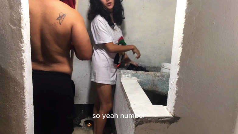 Rorono4zhot: Moje nevlastní sestra je chycena se svou kamarádkou