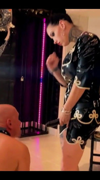 Miss Alessa Milano Sissy slampa avsugning strapon mata begagnade kondomer del 1