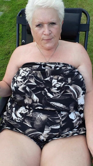 Uk Joolz: Sun lounger play in the sunshine