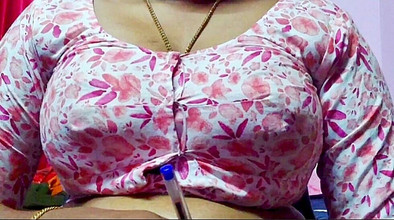 Desi Mohini: Bhabhi desi terhangat India menggoda adik ipar untuk seksnya.