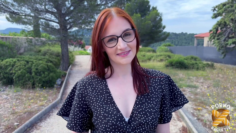 Porno Baguette: ゴージャスな赤毛のラヴィアナは、彼女を犯すために2つのペニスを望んでいます