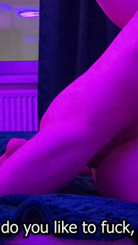 Versaute schlampe schreit vor vergnügen und schwört, wenn sie auf einer party fickt - russischer talk-porno