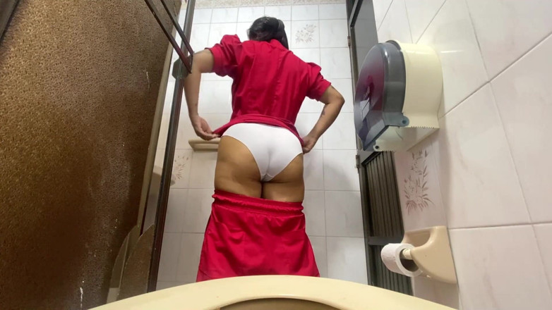 irina69star: Kamera tertangkap jururawat kencing di bilik air hospital (awek montel)