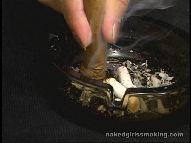 Kick Ass Pictures: Streamovaný film od Nyomi Arman nahé dívky kouří