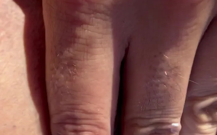 Pulpo XL Cut Bi: Shaved Ass Fingering